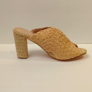 Women's Shoes Size 40 NWOT By: She&in